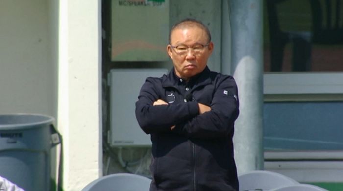 박항서, 베트남서 긴급 귀국... 안정환에 불만 폭발