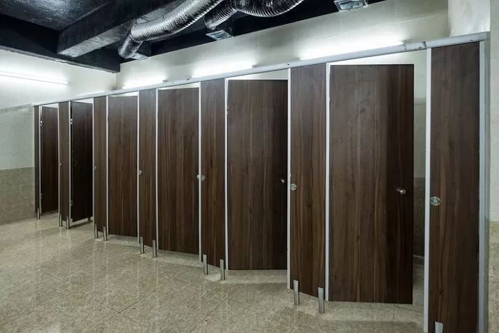 지인 졸업사진 보려고... 고등학교 여자화장실에 숨은 20대 남성의 최후
