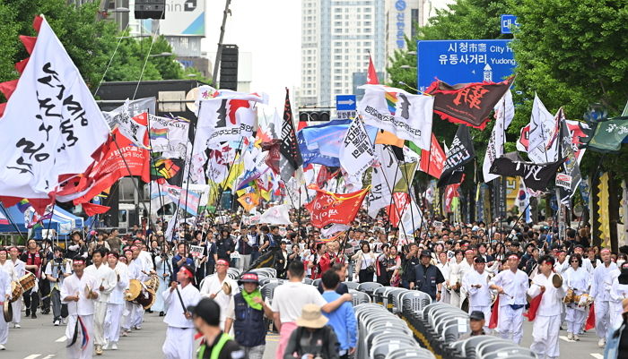 “다시는 계엄의 아픔 없기를”... 5·18 전야제 참가자들의 염원