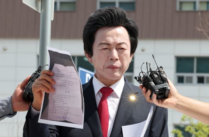 ‘성추행 혐의’ 구속된 허경영, 유치장서 갑자기 ‘복통’ 호소