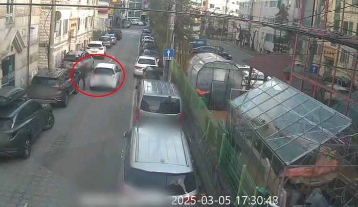 골목길 지나는 차량에 일부러... ‘교통사고’ 유발하고 보험금 타내다 걸린 50대 男