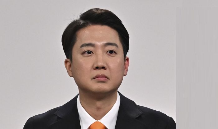 이재명, ‘임금감소’ 없는 주 4.5일제 공약에... 이준석 “사이비종교처럼...”