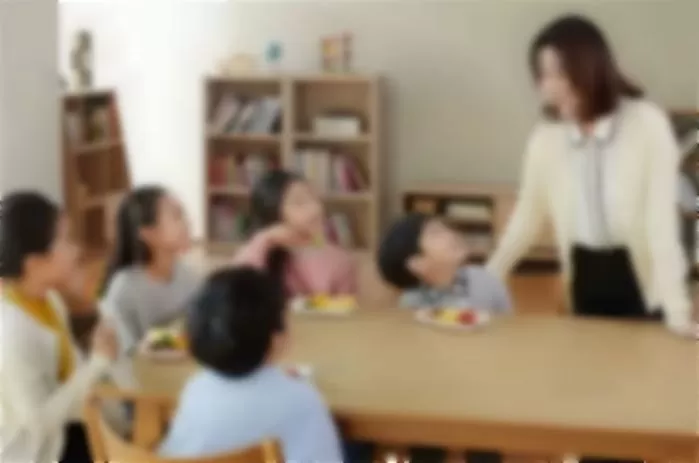 “엄마 돈 벌어, 금방 올게”... 걸음마 뗄 무렵, 보육기관 맡겨지는 아이들