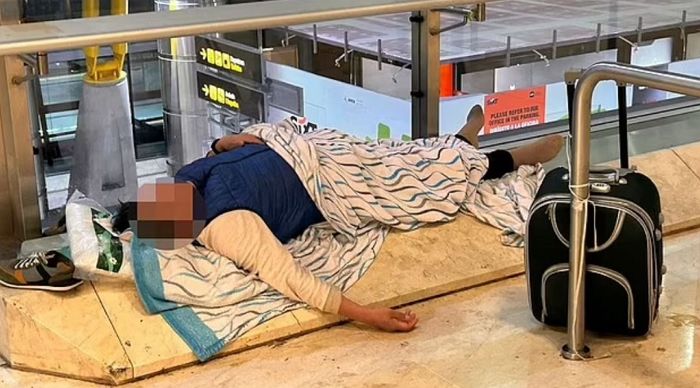 ‘이곳’으로 휴가 간다면 공항 노숙자들 조심하세요... “마약 하고 흉기 지니고 다녀”