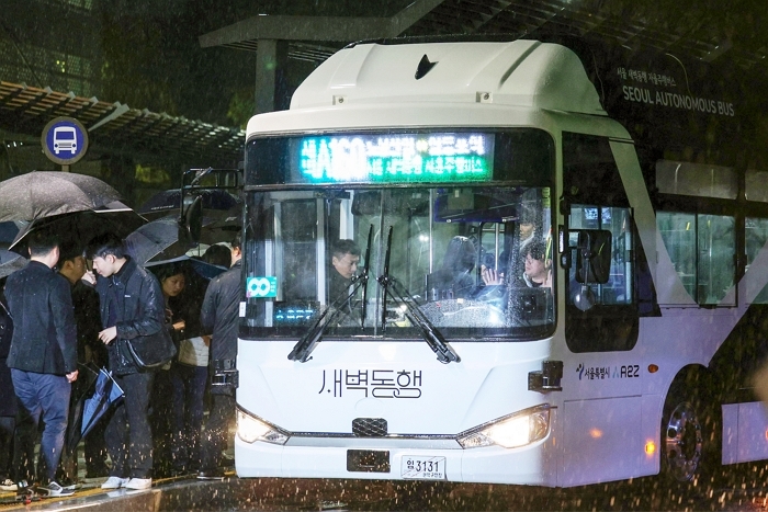 origin_서울지하철18선첫차5시로앞당긴다…새벽자율주행버스도확대.jpg