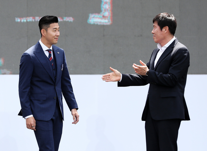 한국인 최초 '차붐' 차범근이 들어올린 '유로파 트로피', 이번엔 손흥민이 노린다