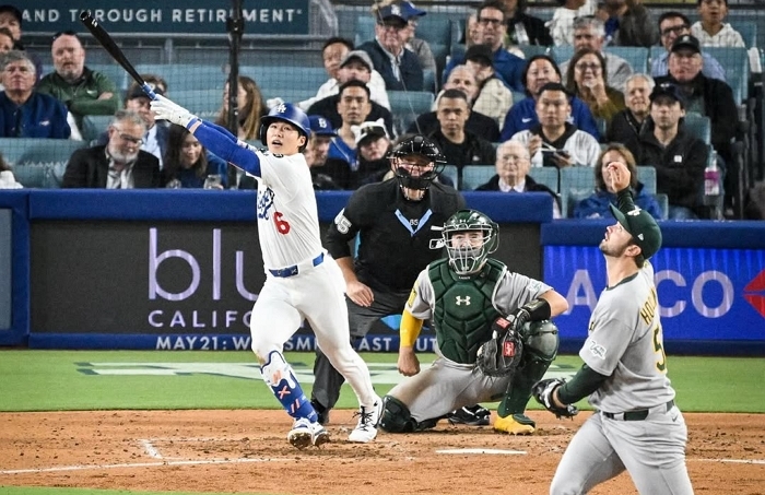 First Major League homer for Hyeseong! (4).jpg