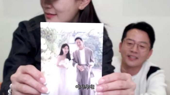김준호♥김지민 결혼 청첩장 최초 공개... “롱다리로 나와” 만족