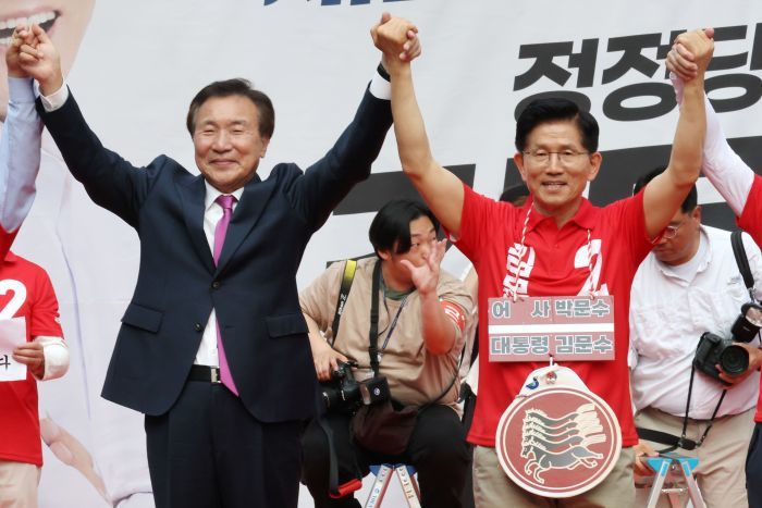 김문수 지지 유세 가서 “이재명 도와야겠다” 외친 손학규 (영상)