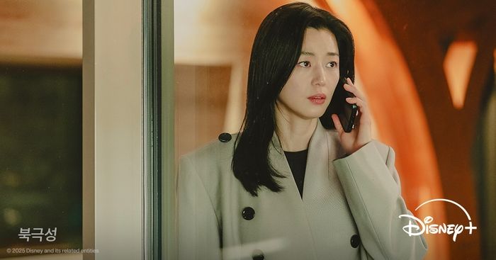 톱배우들 다 모였다... 스틸컷만 봐도 기대되는 ‘디즈니+’ 2025 하반기 콘텐츠 라인업