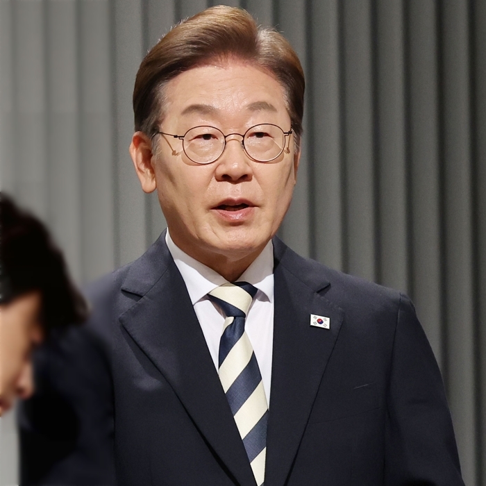 origin_토론준비하는이재명후보.jpg