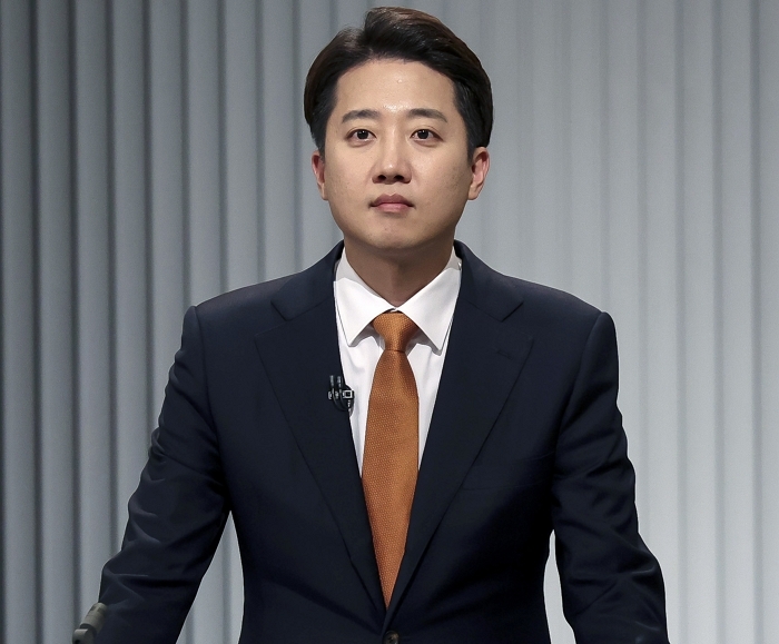 origin_2차토론준비하는이준석.jpg