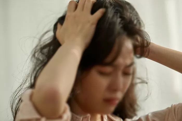 “9살 많은 상사의 ‘고백공격’ 간신히 물리쳤는데... 일 안주고, 학교로 무시합니다”