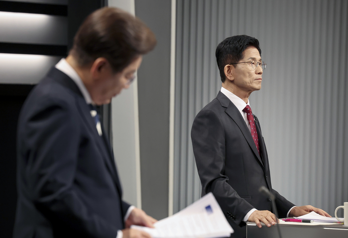 origin_토론준비하는김문수·이재명.jpg