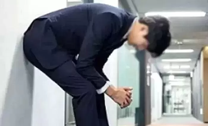 직장 회식,극단적 선택,우울감 우울,혈뇨 괴롭힘,정직원 인턴