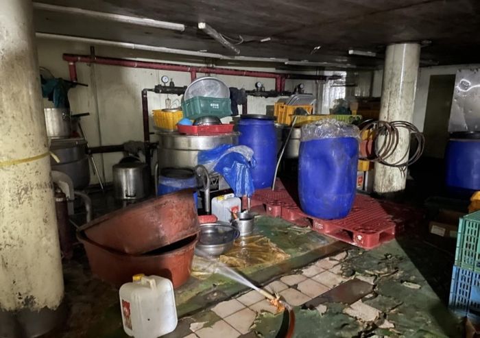 1억 2천 만 원어치 팔린 김치찌개, 곰팡이 작업장에서 만들어졌다... 업체 대표 경찰 송치