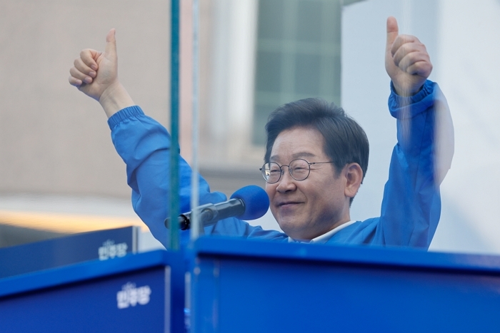 origin_이재명엄지척.jpg