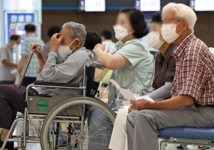 아시아, 코로나19 유행 사적... 질병청이 ‘우려’ 목소리에 전한 말