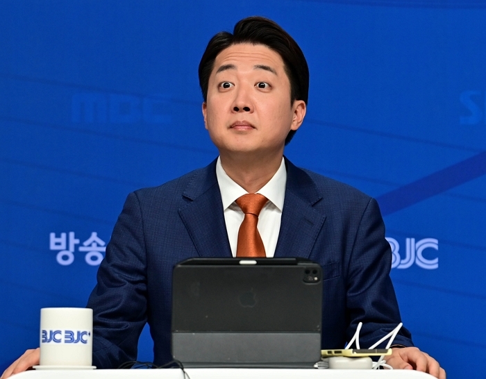 origin_방송기자클럽토론회참석한이준석후보.jpg