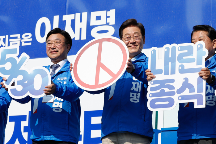 origin_사전투표독려하는이재명.jpg