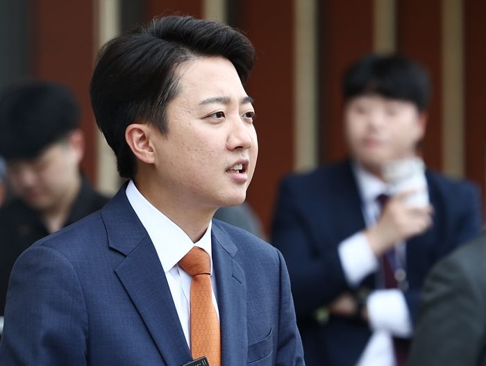 ‘정계은퇴’ 홍준표, 대선 후보 3인에 ‘청년의꿈’ 게시판 내어줬다... 가장 먼저 등판한 후보는