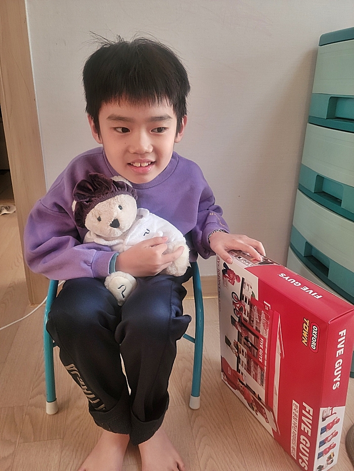 02. 의료비 지원을 받은 지완이(남·가명).jpg