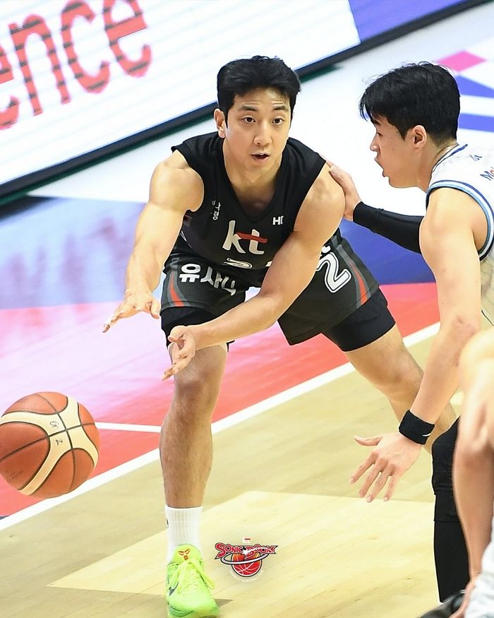 허훈, ‘형’ 허웅과 한솥밥... KCC 전격 이적