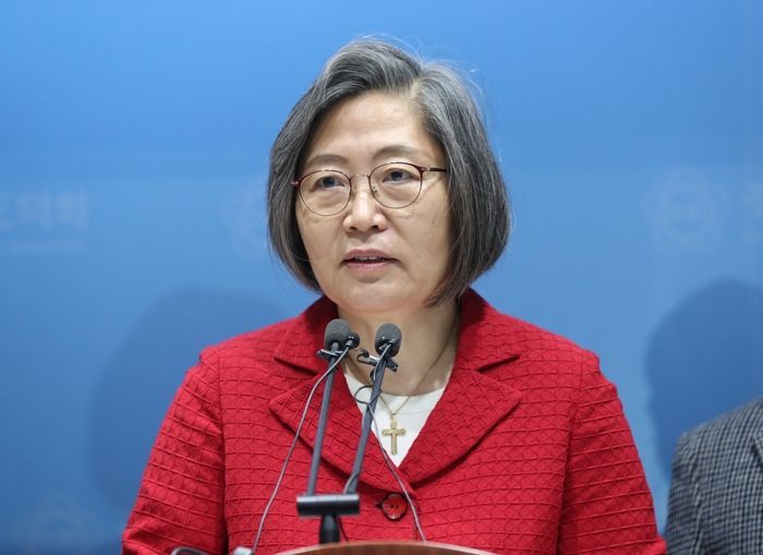 국힘 이수정이 ‘민주당 젓가락’ 사진 올렸다가 역풍 맞고 있는 이유