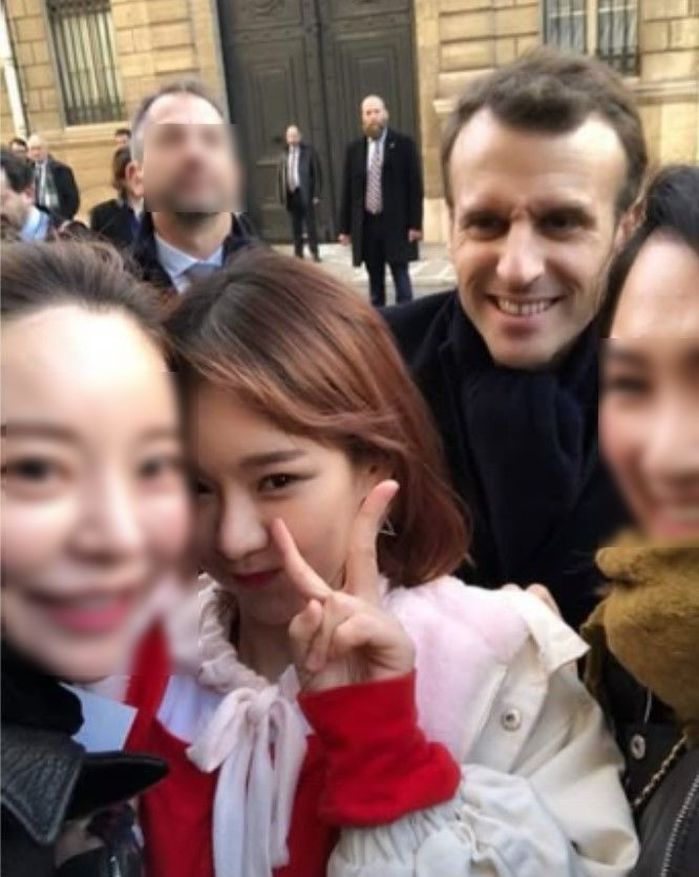 “프랑스에서 잘생긴 아저씨랑 셀카 찍었는데, 알고보니 대통령이네요”