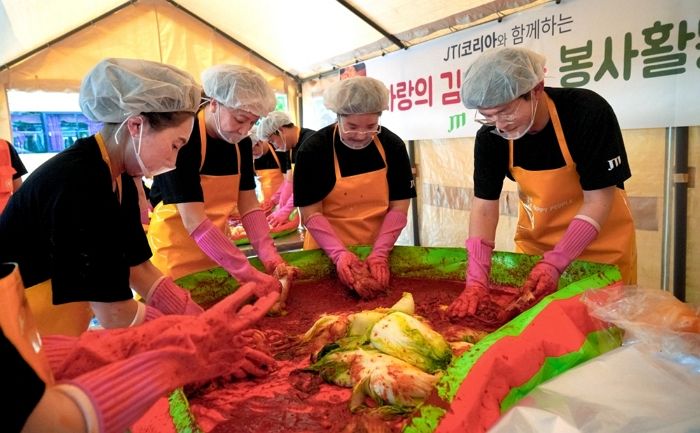 “나눔 실천하는 데 앞장서겠다”... JTI코리아, 취약계층 위한 ‘여름맞이 김치 나눔’ 봉사 진행