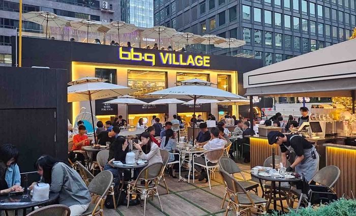 루프탑 맛집으로 떠오른 ‘BBQ 빌리지 청계광장점’, 1년간 매출 30% 늘었다