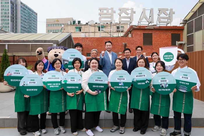 광장시장에 생긴 세상에서 제일 힙한 스타벅스... 포토존부터 꿀호떡 라떼까지