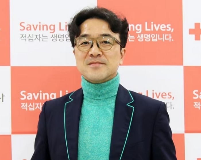 origin_제주공항서쓰러진할머니CPR로살린면세점점장.jpg
