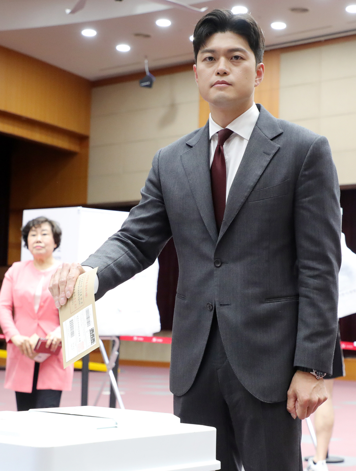 origin_전북전주에서사전투표하는김용태.jpg