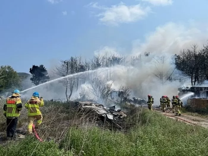 29일 오후 1시 35분쯤 경북 포항시 남구 동해면 포항공항에서 해군의 대잠 초계기 1대가 착륙 도중 추락했다. / 뉴스1