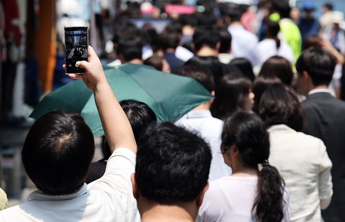 “한국말 해봐”... 투표소 찾아가 ‘중국인 색출’ 나선 부정선거론자들