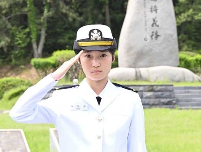 origin_천안함서산화한용사의딸해군소위로임관 (1).jpg