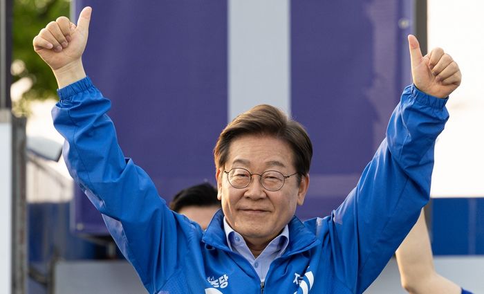 이재명 “K배터리로 경제 재도약... 가덕도 신공항 책임있게 추진”