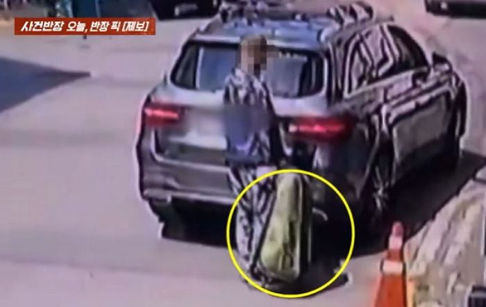 편의점 앞에 놓인 ‘테니스 장비’ 발견하고 제 것 마냥 싣고 간 외제 차주