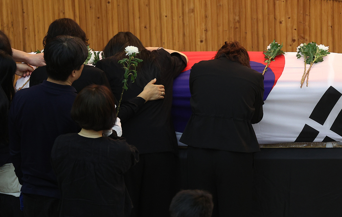 origin_해군초계기추락사고영결식눈물바다.jpg