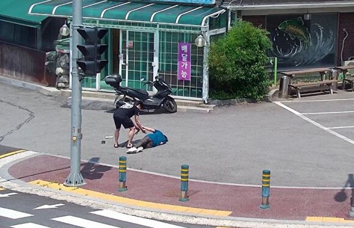 “아스팔트 위 쓰러진 어르신... 단 한 사람의 ‘용기’가 생명 살렸다”