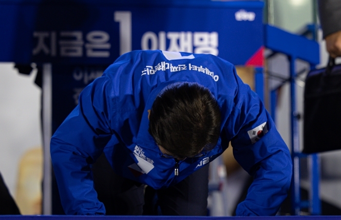 origin_이재명마지막유세서큰절.jpg