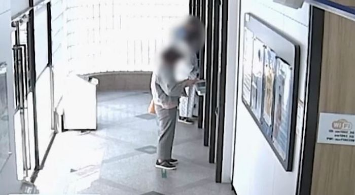 은행에서 현금 뽑더니 안절부절... “제가 진짜 맞아요! 제 말 믿으세요!” 시민 돈 지켰다(영상)