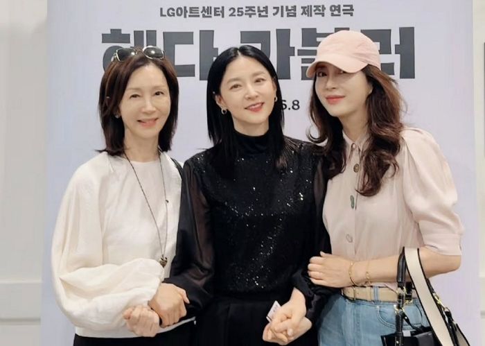 송윤아·이영애·전인화가 한 자리에... 50대 레전드 여배우들의 놀라운 동안 비주얼