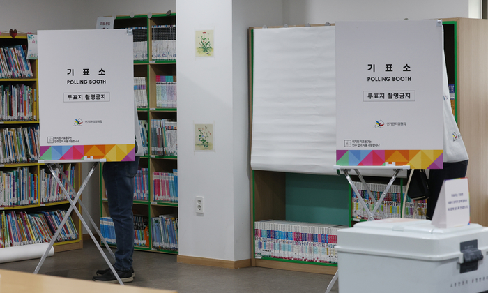 origin_투표소찾은유권자들.jpg