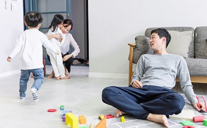 육아휴직→육아집중기간, 유모차→○○차... 출산·육아 관련 ‘부정적 용어’ 싹 다 바꾼다