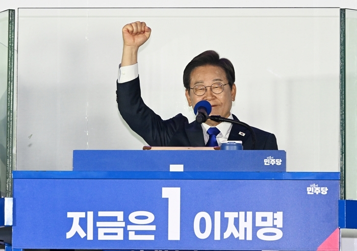 origin_이재명주먹불끈 (2).jpg