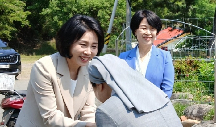 origin_소록도방문한김혜경여사.jpg