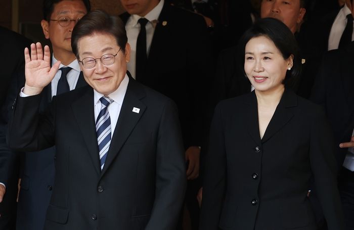 이재명 대통령, 취임하자 마자 가장 먼저 보고 받은 ‘이것’... 국가 안보부터 챙겼다