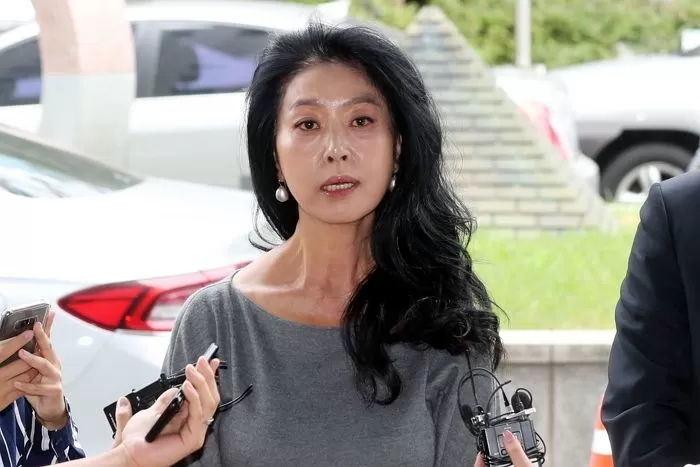 김부선 악플러들과 전쟁 선포했다... “이정길이 아이 아빠? 헛소리, 내일 경찰서에 고소”